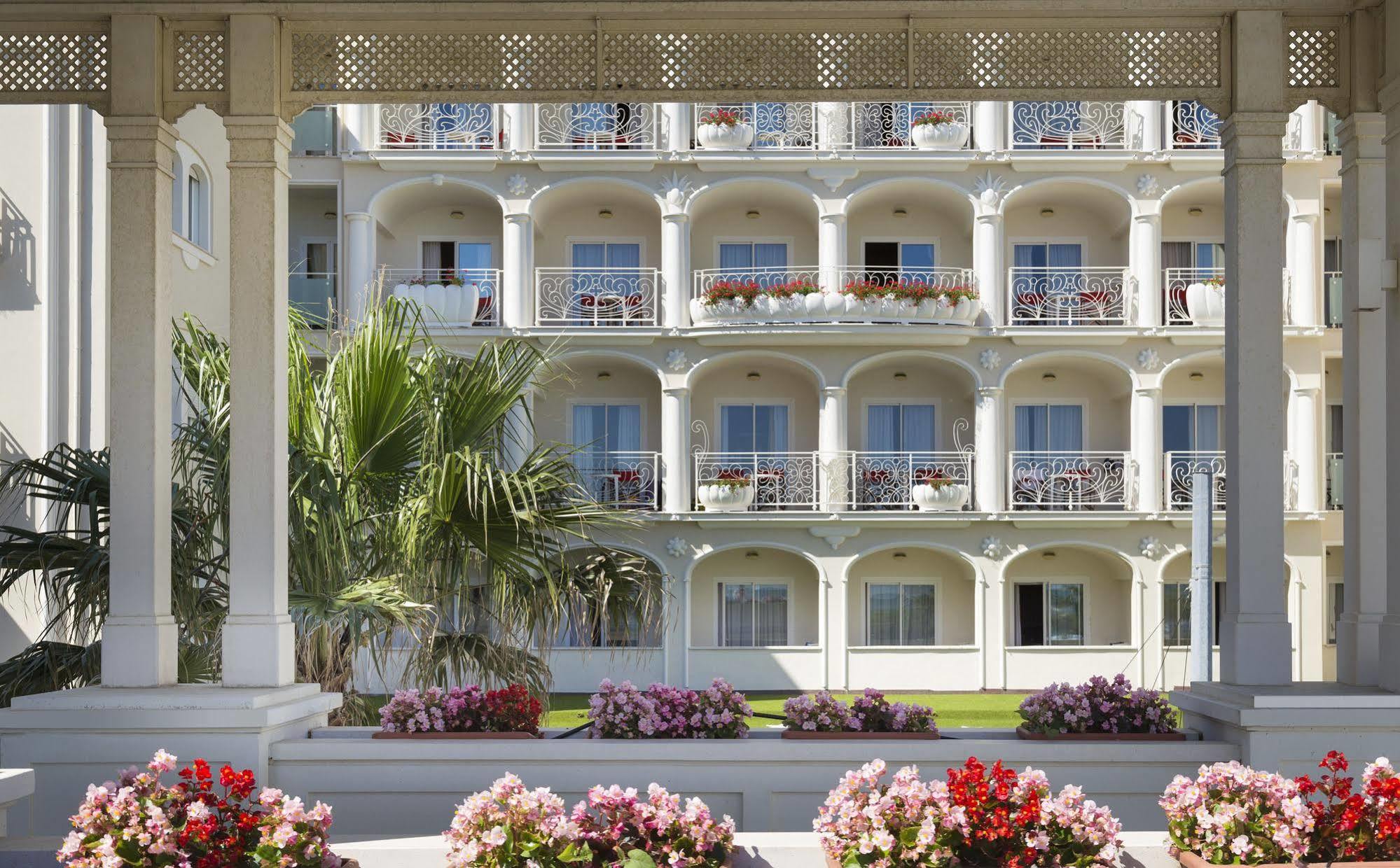Hotel Corallo Riccione Exterior photo